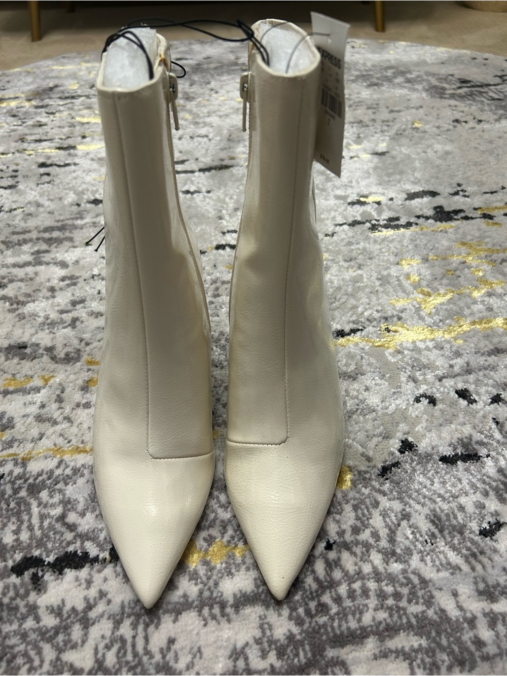 Express Ivory Patent Pointed Toe Stiletto Ankle Boots Size 7 NWT